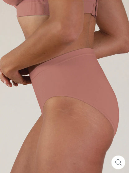 High-Rise Seamless Panty